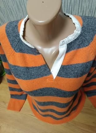 Распродажа девичий тонкий свитер, кофточка с длинным рукавом. цвет полоска оранжевый с серым.
без дефектов.
состав 70% шерсть,30%акрил.2 фото