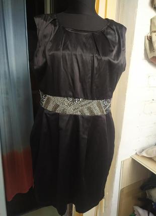 Атласное платье с поясом из бисера1 фото
