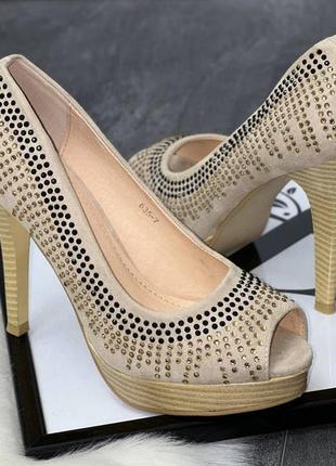 Босоніжки жіночі