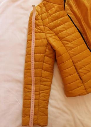 Мягкая теплая курточка горчичного цвета3 фото