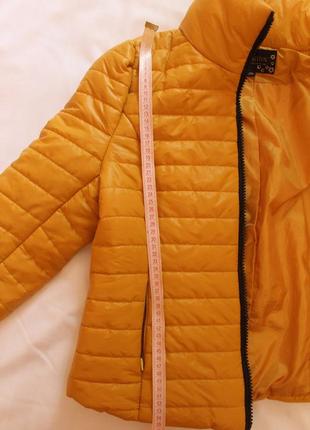 Мягкая теплая курточка горчичного цвета5 фото