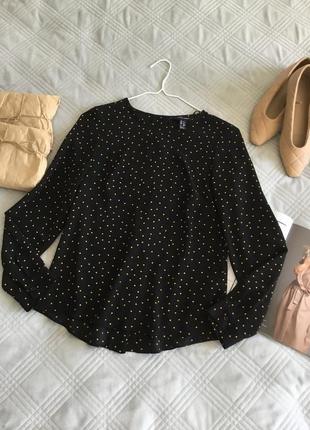 Блуза в мелкий горошек с пуговицами по спине