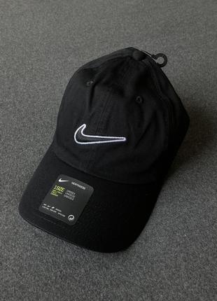 Черная, спортивная кепка nike