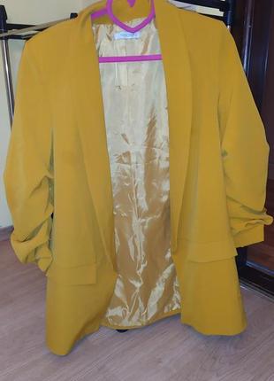 Горчичный пиджак