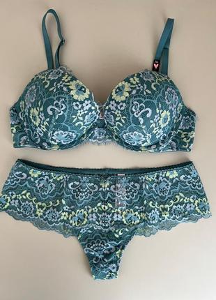 Комплект нижньої білизни victoria's secret 32с і трусики s оригінал