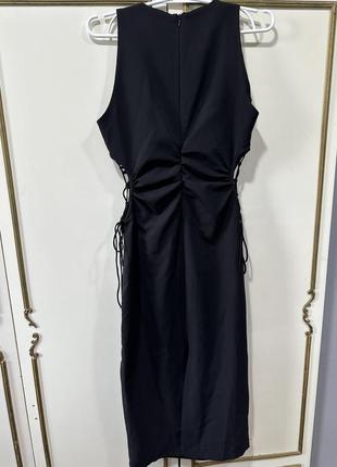 Черное длинное платье с вырезом на талии reserved.5 фото