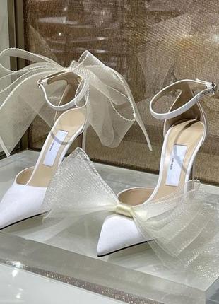 Белые свадебные туфли сатин с бантами в стиле jimmy choo