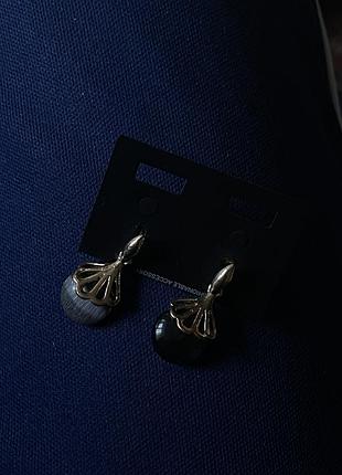 Серьги. бижутерия. есть отсутствие (какие пузыри на обратной стороне + сами серьги разного цвета)