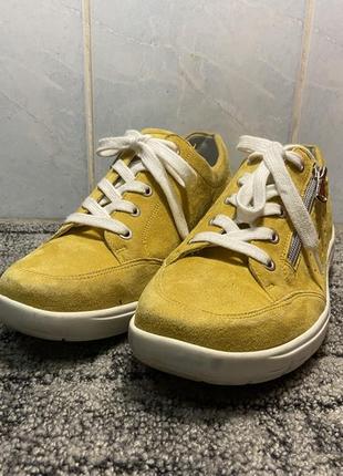 Шкіряні кросівки 42р