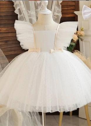 Праздничное платье на девочку белого цвета
