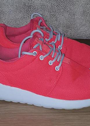 Яркие,легкие кроссовки