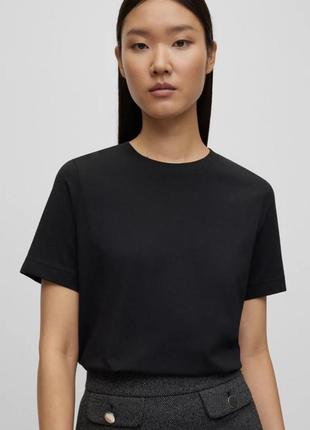 Стильна чорна футболка hugo boss