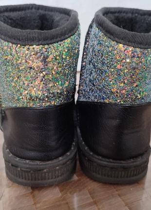 Уги зима приблизно  розмір 26 3