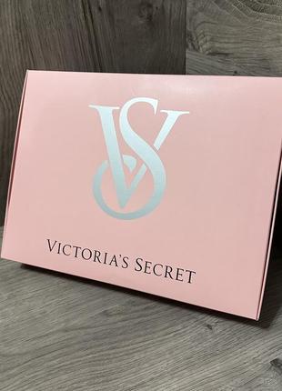 Подарункова коробка victoria’s secret  вікторія сікрет