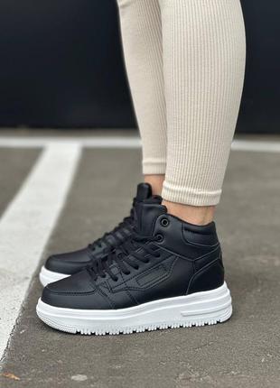 Кросівки чорно-білі чорні з білою підошвою платформою високі теплі зимові на шнурках жіночі