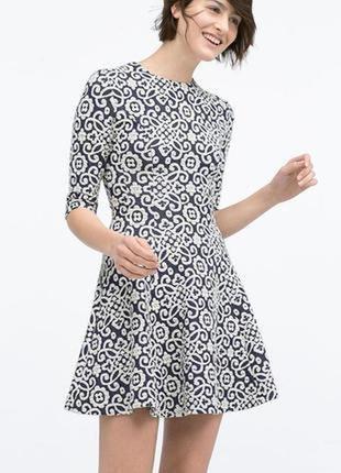 Чарівна коротка сукня з рельєфним візерунком відомого іспанського бренду zara.