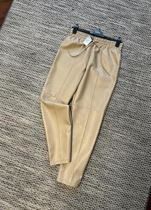 Бомбезные брюки эко кожа primark
