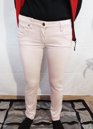 Стрейчевые джинсы, зауженные.
