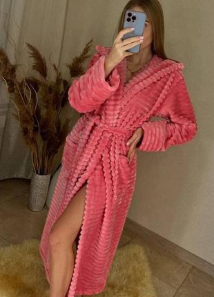 Розовый домашний халат длинный с капюшоном1 фото