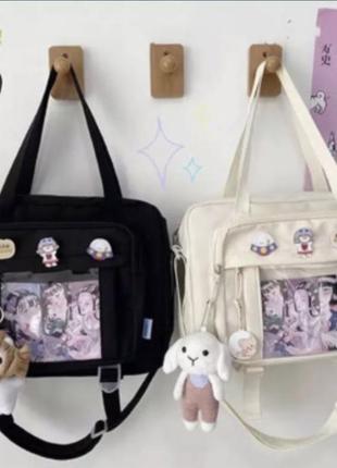 Сумка чорна, з брелоком, значками та карткою в японському стилі