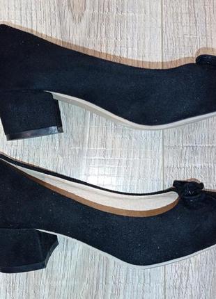 Туфлы замшевые в черном цвете9 фото