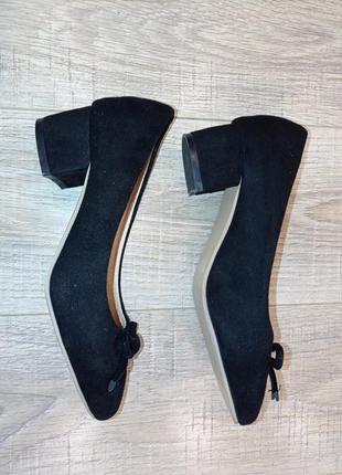 Туфлы замшевые в черном цвете8 фото