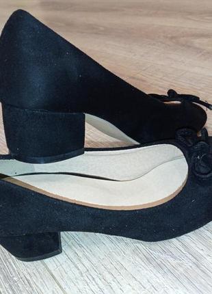 Туфлы замшевые в черном цвете6 фото
