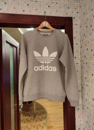 Світшот adidas.