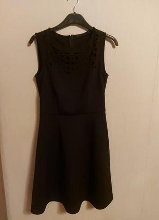 Черное нарядное платье