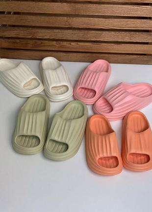 Шльопанці жіночі yeezy slide sand