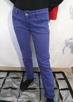 Стрейчевые джинсы.