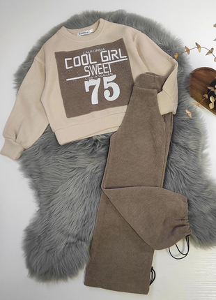 Модный вельветовый костюм для маленьких принцесс