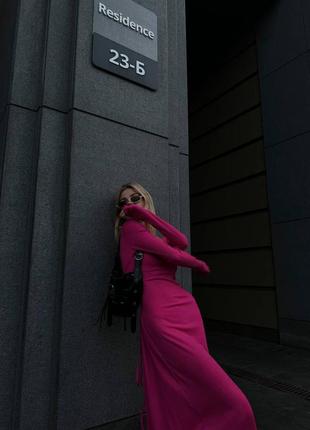Платье миди в рубчик по фигуре платье розовое коричневое черная на завязках трикотажная базовая стильная трендовая7 фото