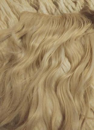 Волосся на заколках блонд
