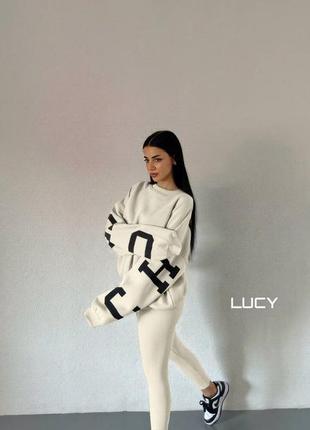 Стильный теплый костюм