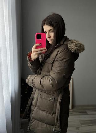 Пуховик женский коричневый куртка длинная зимняя пуховая барбур barbour9 фото