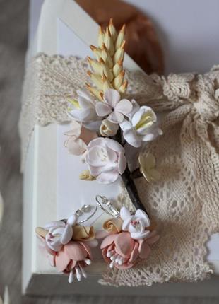 Набор украшений ручной работы брошь и серьги с цветами из полимерной глины "пшеничная нежность"1 фото