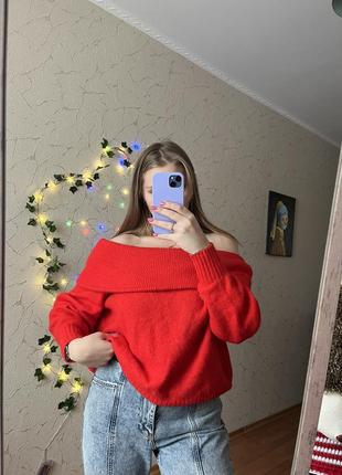 Крутий яскравий светр з відкритими плечиками