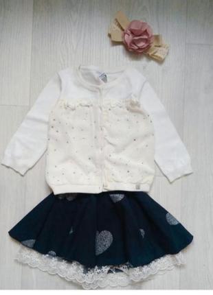 Праздничный костюм на девочку в стразы.