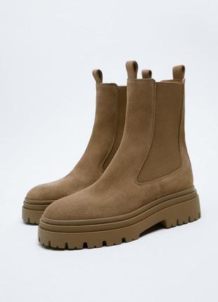 Замшеві черевики челсі від zara.