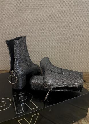 Блискучі черевики ботильйони каблук h&m розмір 37