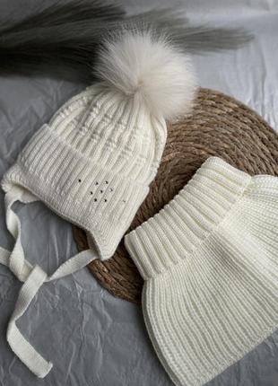 Тепла зимова шапка напіввовна на флісі шапка з натуральним помпоном