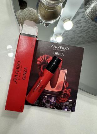 Shiseido ginza intense - женская парфюмированная вода с королевской яркой розой в листьях черной смородины, пробный образец, 0,8 мл;