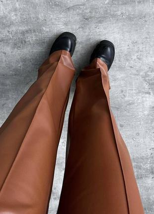 Классические кожаные брюки брюки прямого кроя на высокой посадке с декоративными швами эко-кожа на флисе2 фото