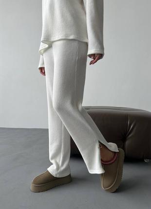 Женский вязаный костюм со свободными брюками - трубами и свитером2 фото