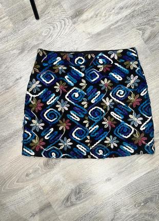 Супер трендовая юбка zara с нашитыми вязаными цветами1 фото