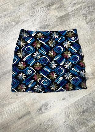 Супер трендовая юбка zara с нашитыми вязаными цветами4 фото