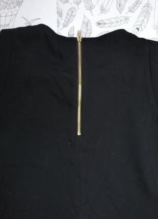 Елегантна чорна блузка на кожен день без рукавів з золотистим елементом5 фото