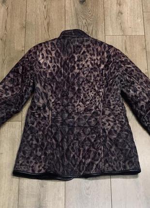Курточка - пиджак стёганная на две стороны леопардовый/чёрный с карманами на кнопках concept k3 фото