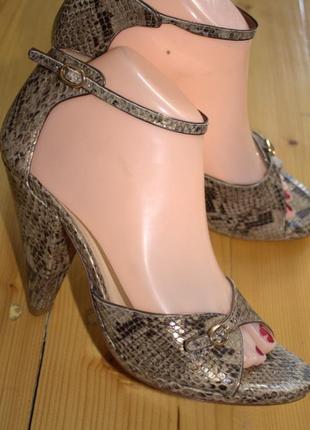 40  разм. cosmoparis. кожа. шикарные босоножки. made in brazil